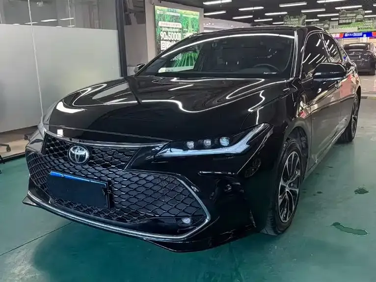 Toyota Avalon — фото 1