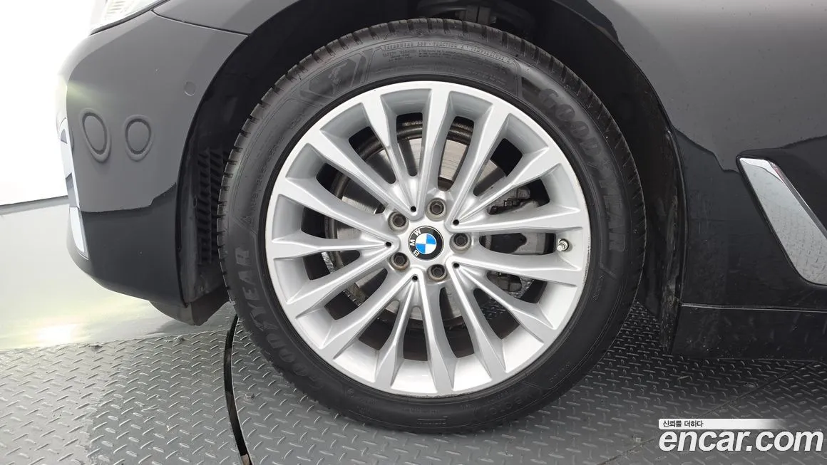BMW 5-Series 2023 из KR, фото 8