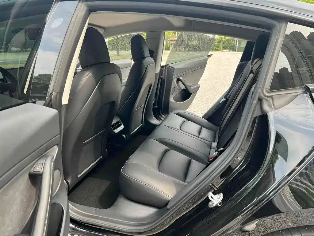 Tesla Model 3 — фото 8