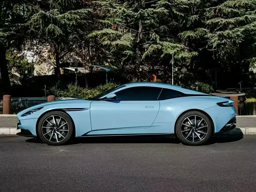 Aston Martin DB11 2022 из CN, фото 8