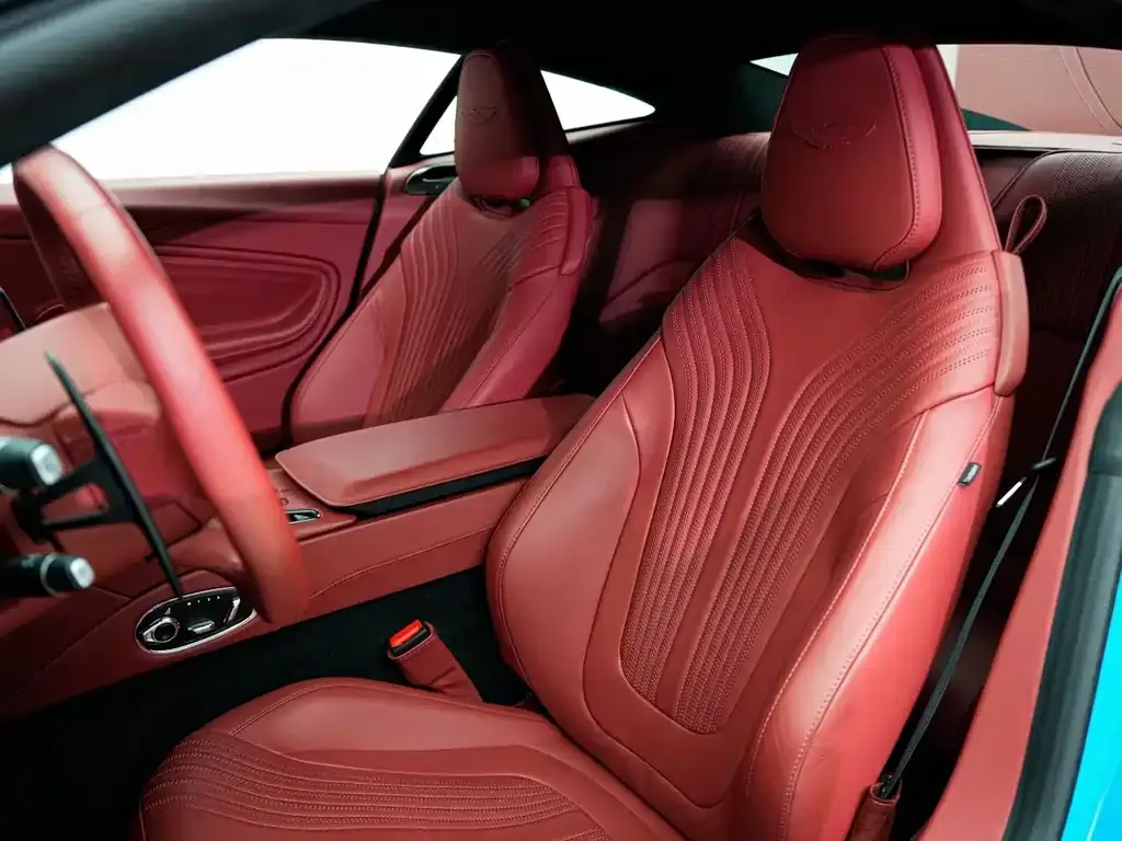 Aston Martin DB11 2022 из CN, фото 7