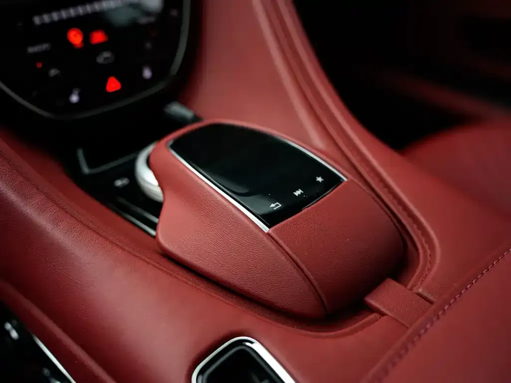 Aston Martin DB11 2022 из CN, фото 5
