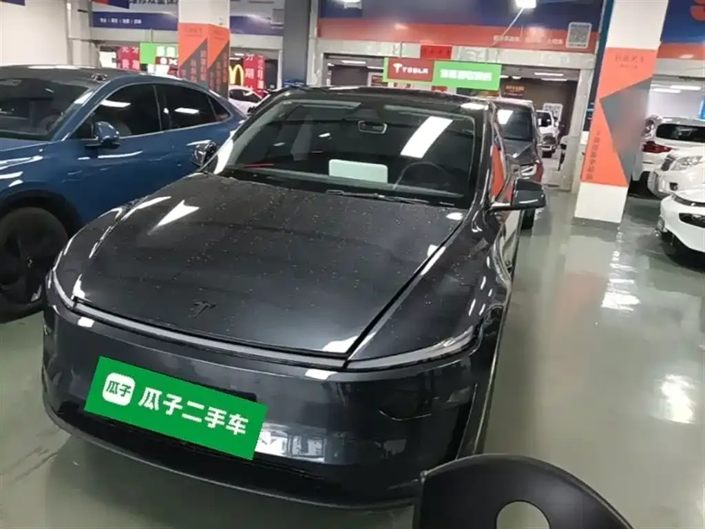 Tesla Model Y — фото 1