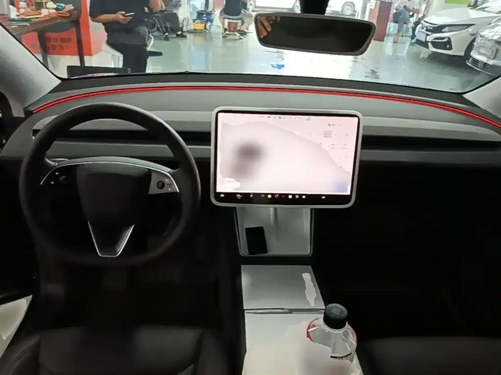 Tesla Model Y — фото 7