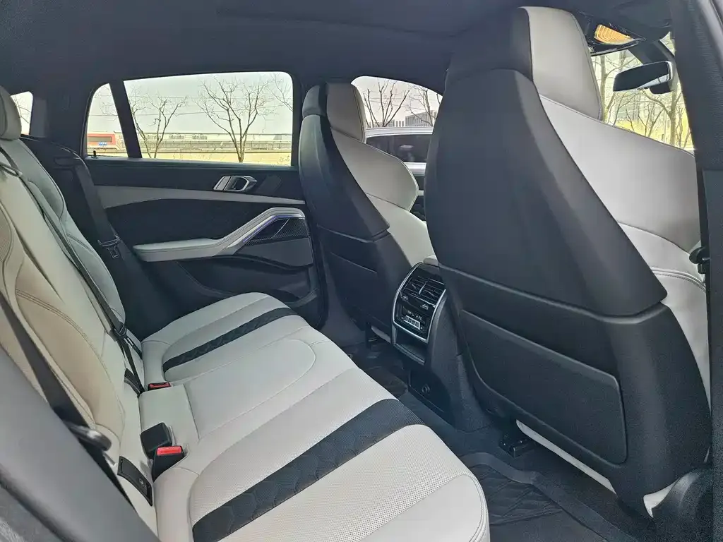 BMW X6 M 2023 из CN, фото 2