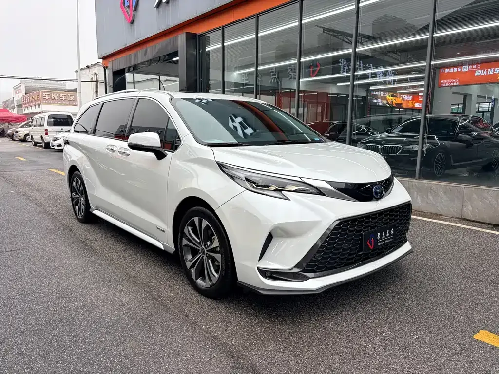 Toyota Granvia — фото 10