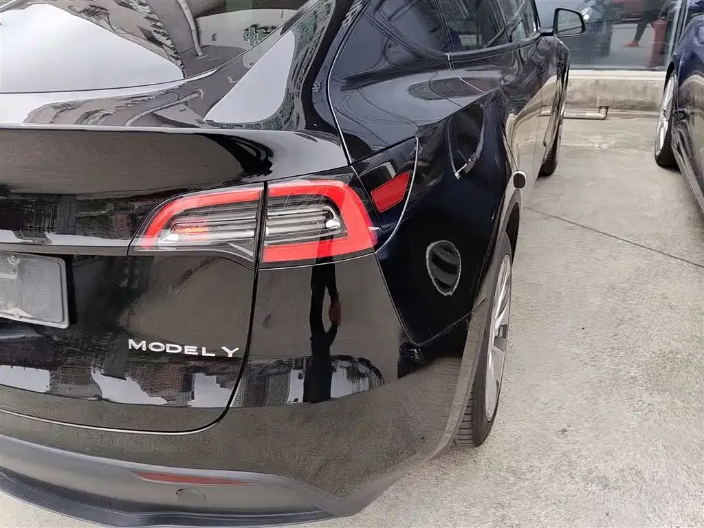 Tesla Model Y — фото 8