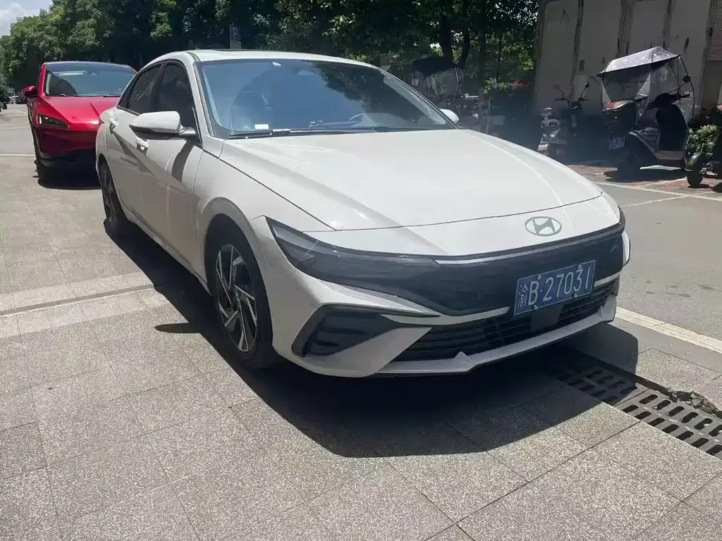 Hyundai Elantra 2023 из CN, фото 10