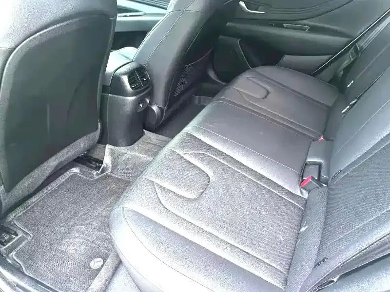 Hyundai Elantra 2023 из CN, фото 3