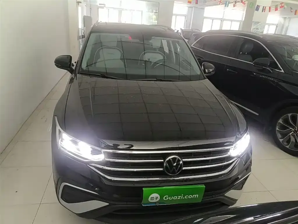 Volkswagen Tiguan L — фото 9