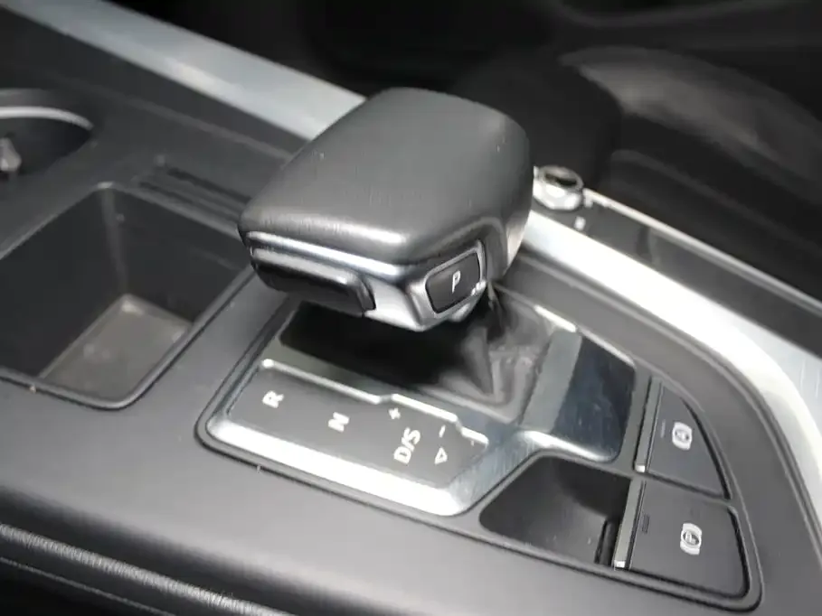 Audi A4L 2024 из CN, фото 3