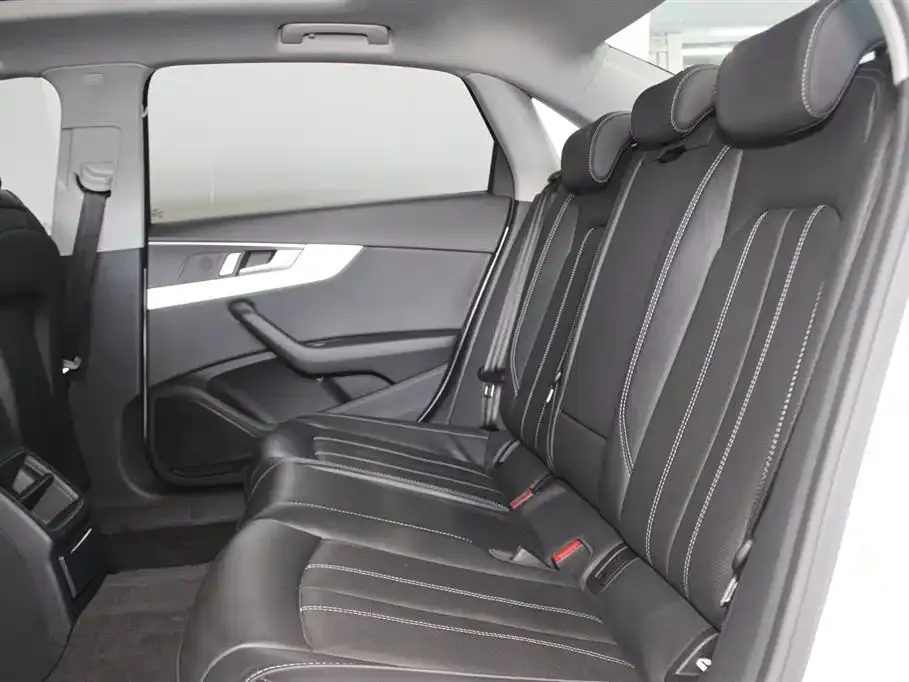Audi A4L 2024 из CN, фото 8