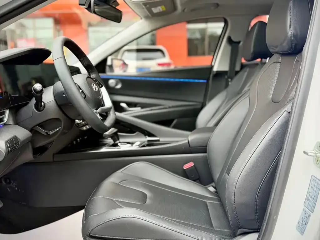 Hyundai Elantra — фото 7