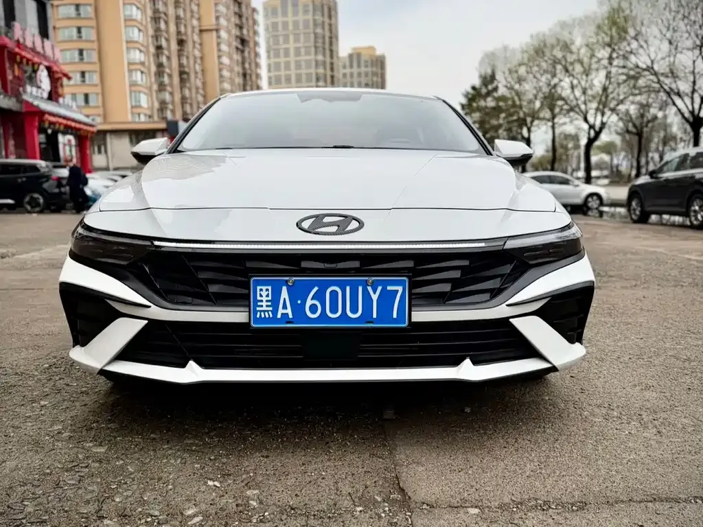 Hyundai Elantra — фото 3