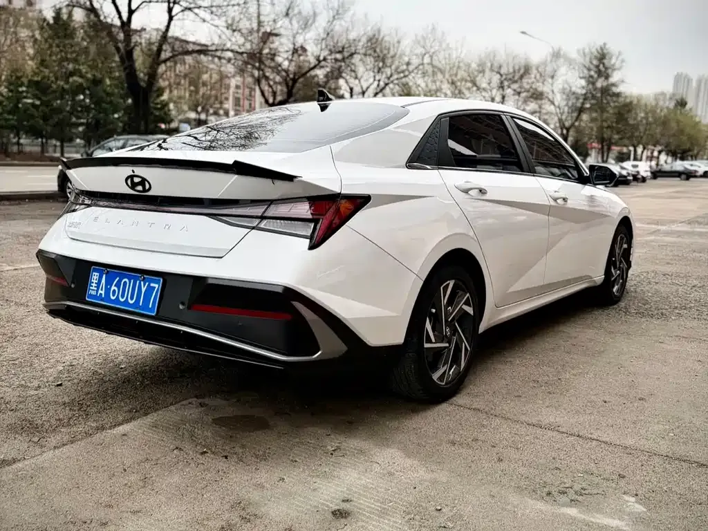 Hyundai Elantra — фото 4