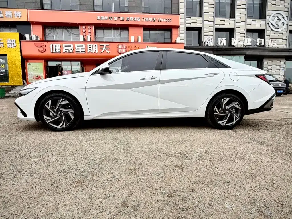 Hyundai Elantra — фото 10