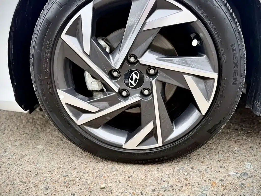 Hyundai Elantra — фото 5
