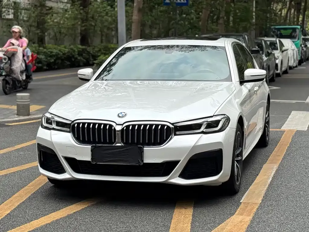 BMW 5 Series — фото 10