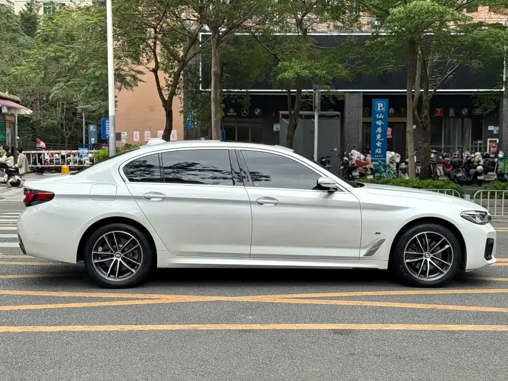 BMW 5 Series — фото 8