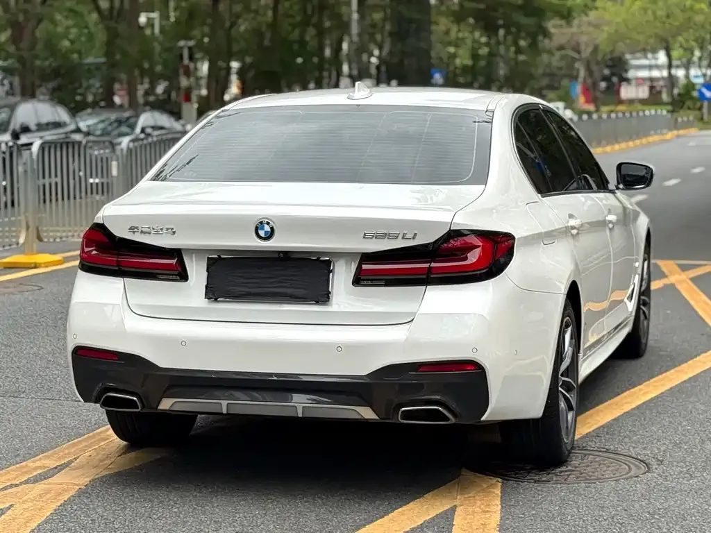 BMW 5 Series — фото 9