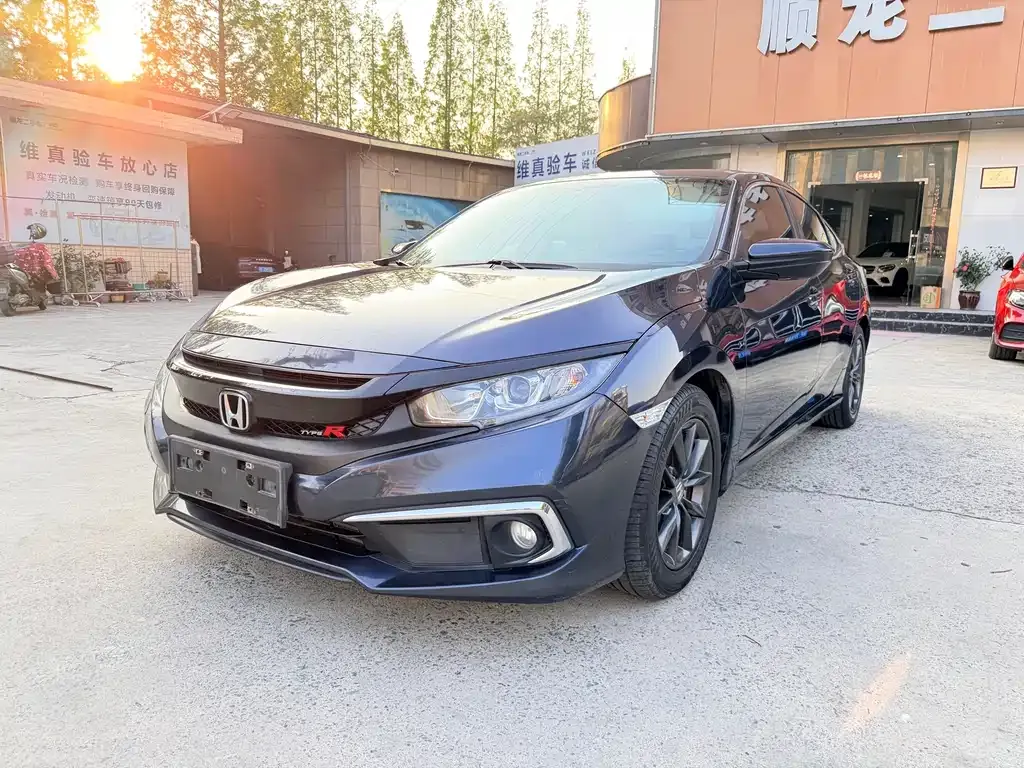 Honda Civic — фото 1