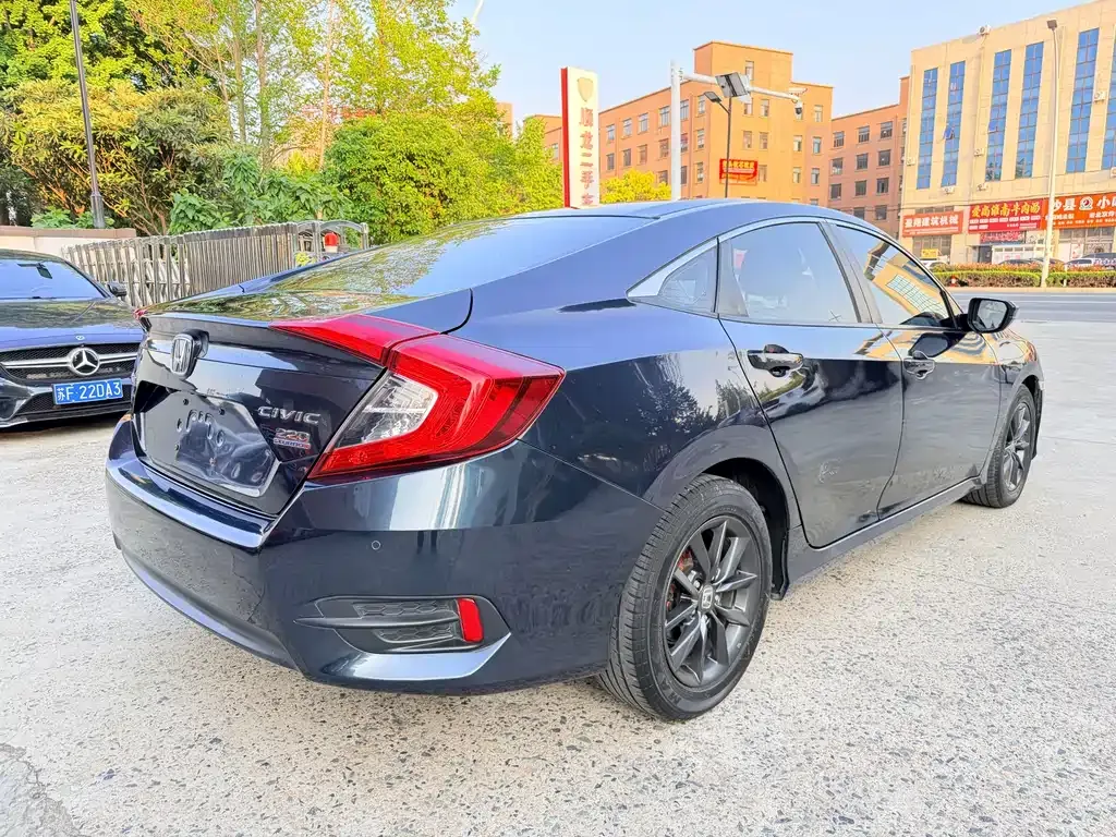 Honda Civic — фото 10