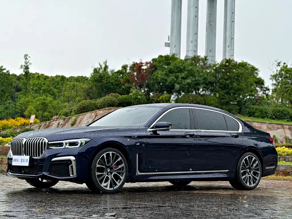 BMW 7 Series — фото 1