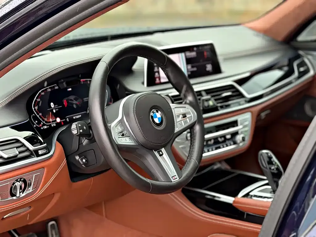 BMW 7 Series — фото 10
