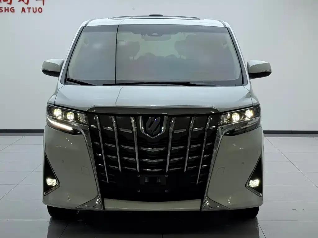 Toyota Alphard — фото 2