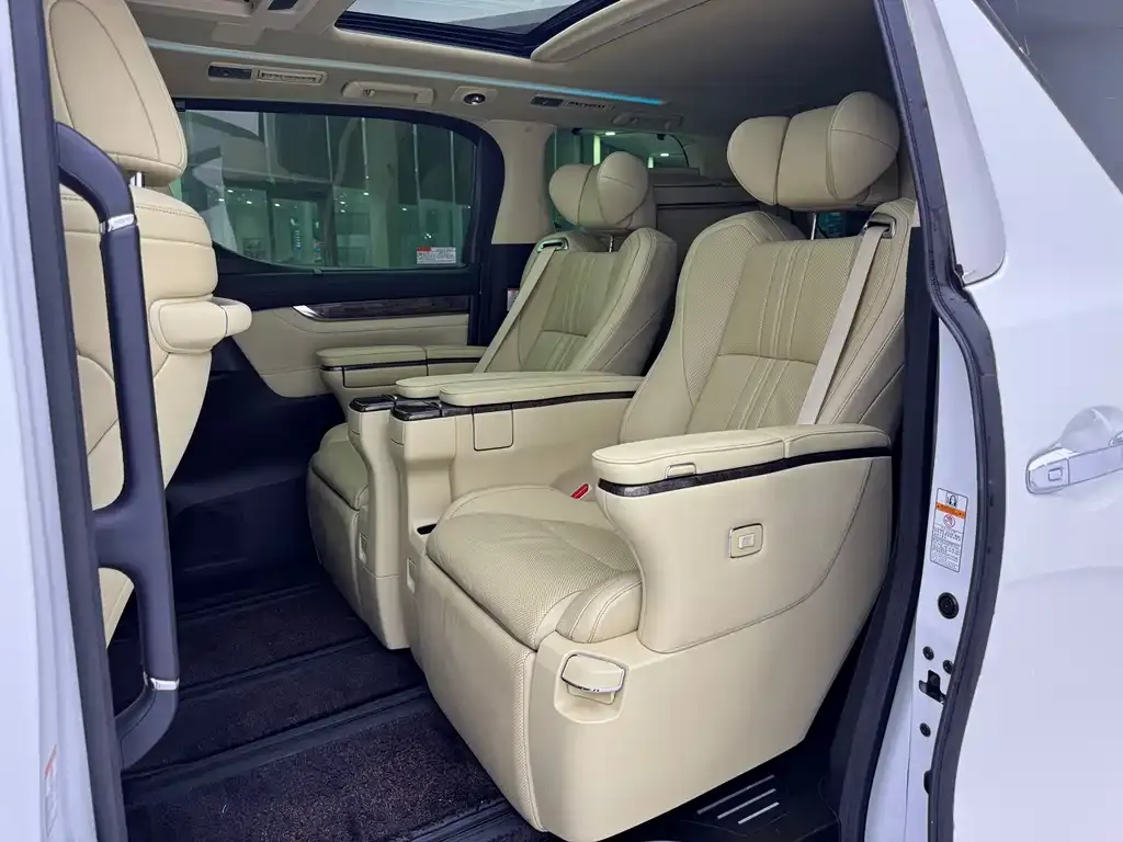 Toyota Alphard — фото 6