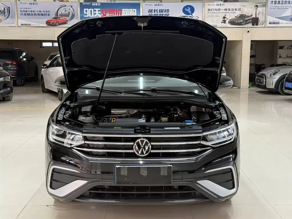 Volkswagen Tiguan L — фото 10