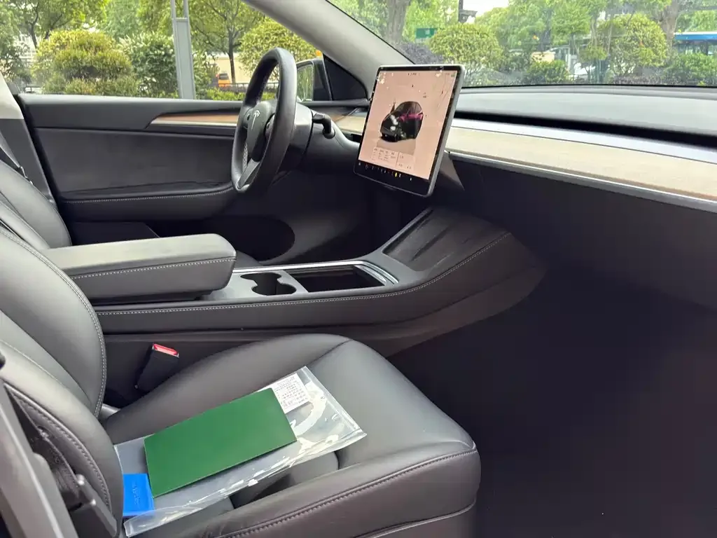 Tesla Model Y — фото 4