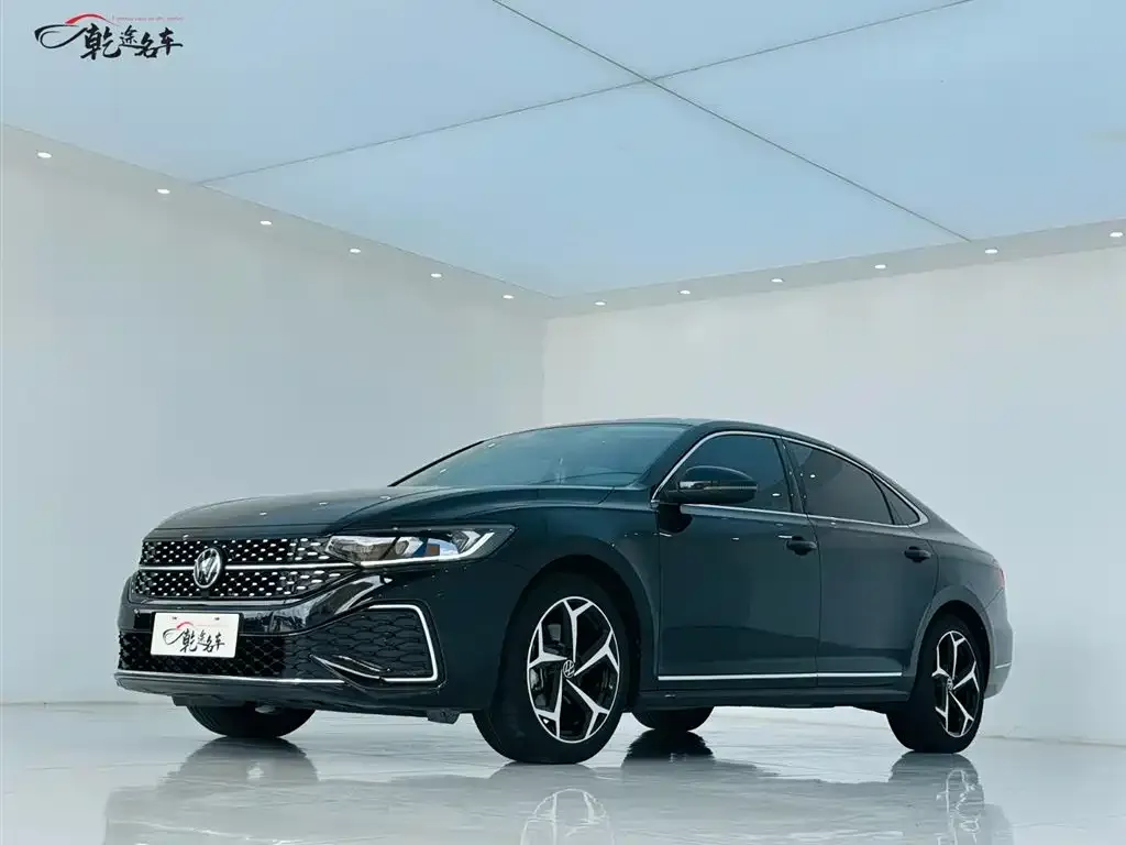 Volkswagen Passat — фото 1