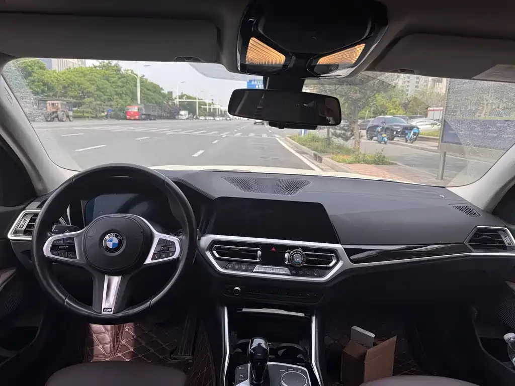 BMW 3 Series 2021 из CN, фото 2
