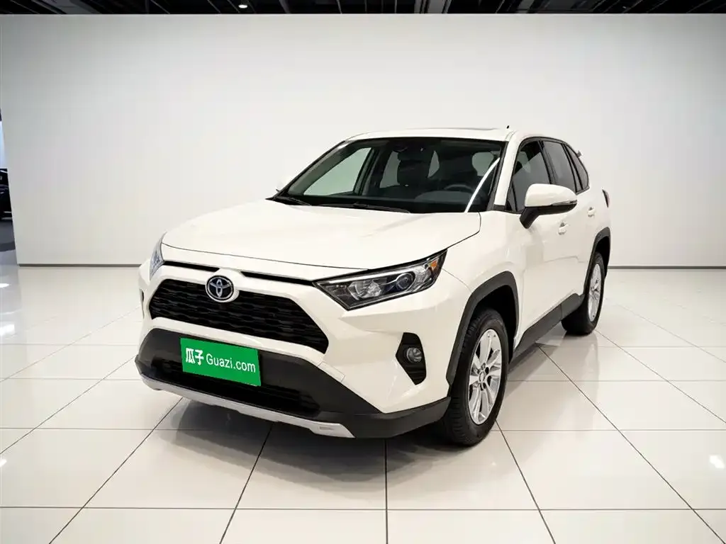 Toyota RAV4 — фото 1