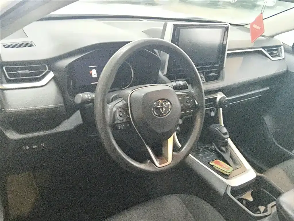 Toyota RAV4 — фото 9