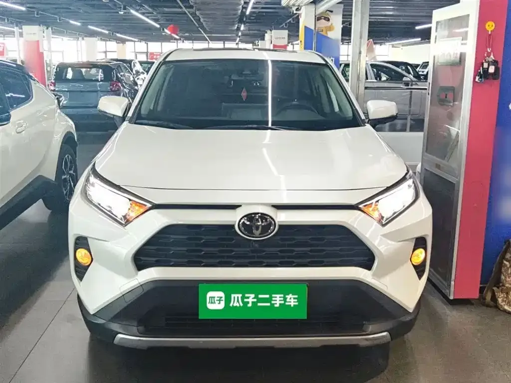 Toyota RAV4 — фото 4