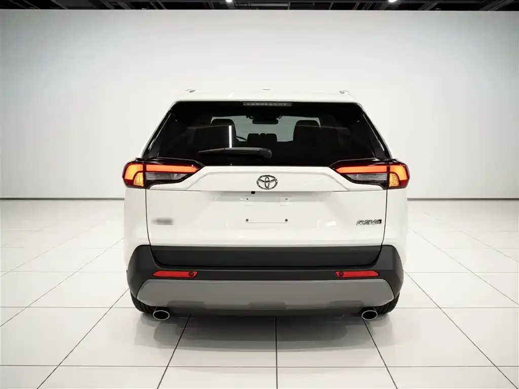 Toyota RAV4 — фото 5