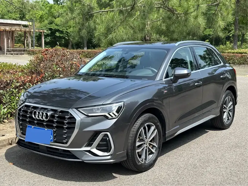 Audi Q3 — фото 1