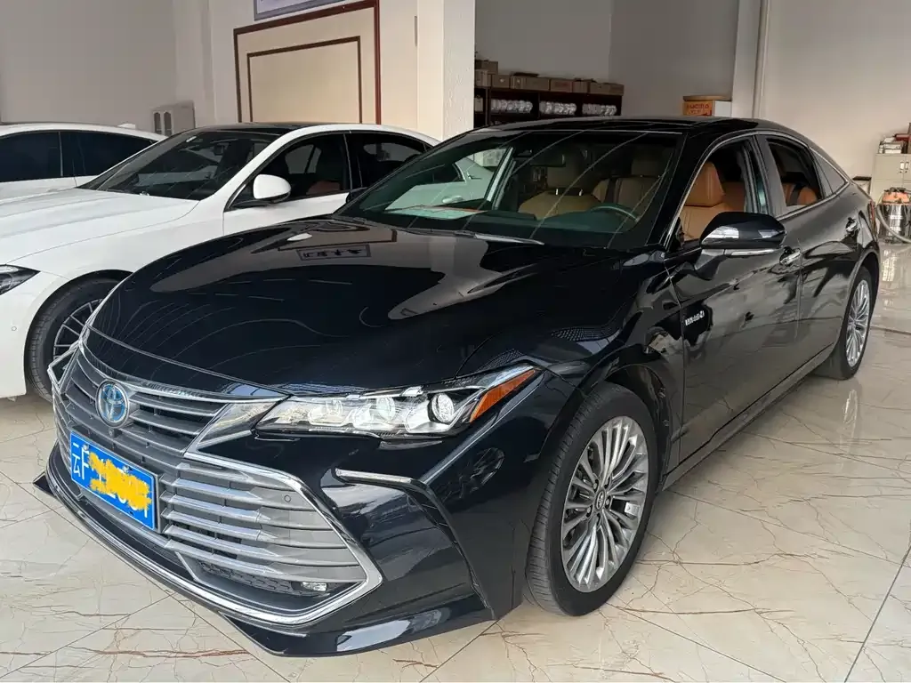 Toyota Avalon — фото 1