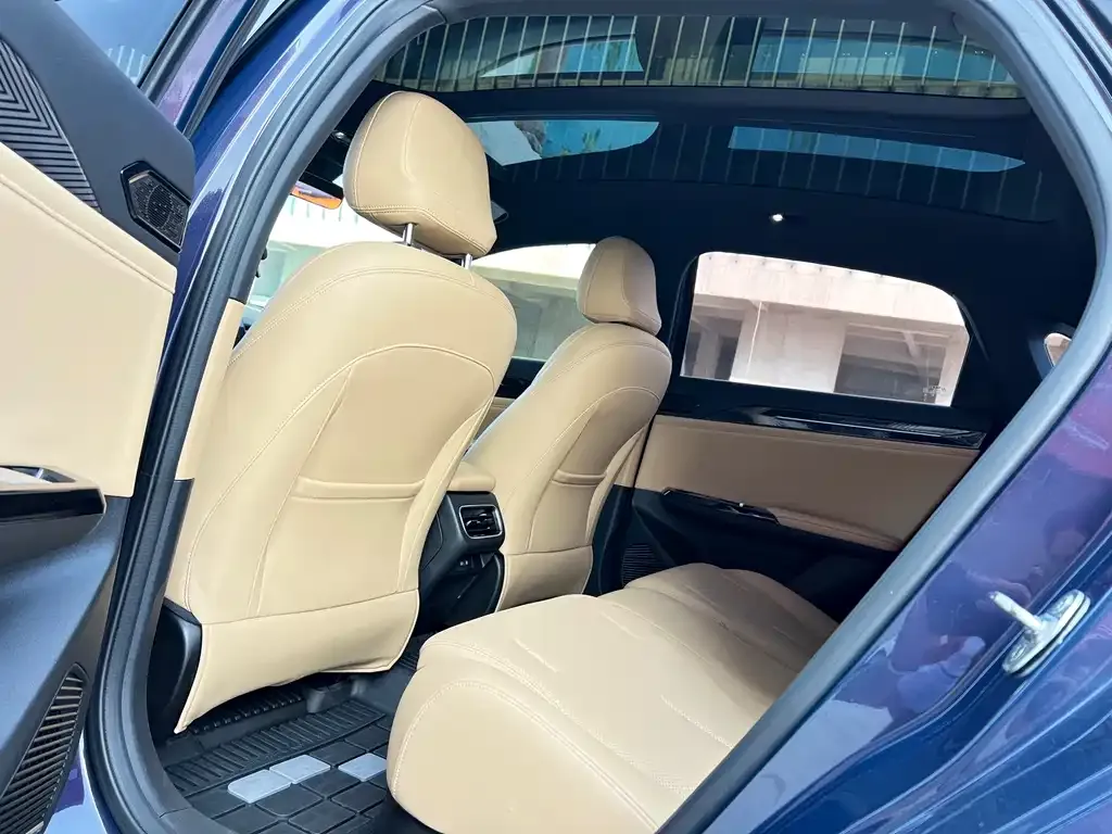 Geely Galaxy L6 — фото 7