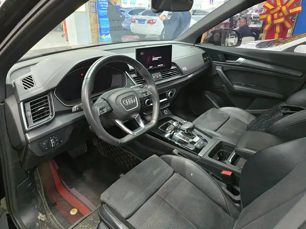 Audi Q5L Sportback — фото 7