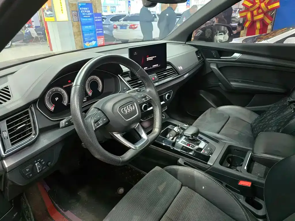Audi Q5L Sportback — фото 3