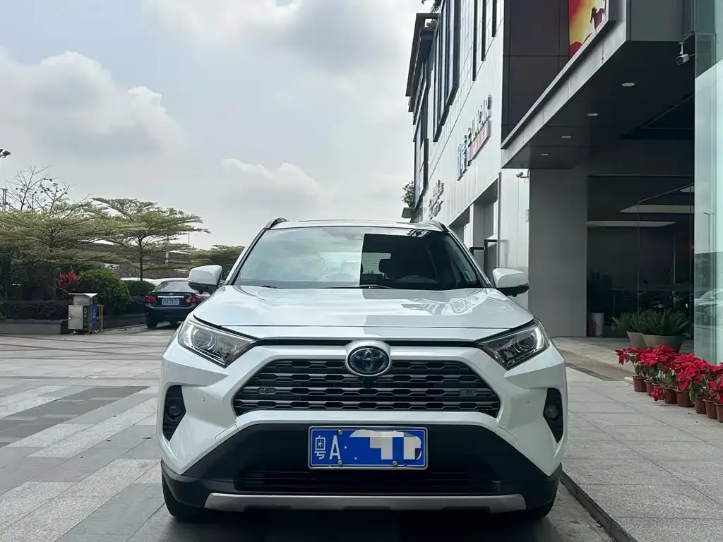 Toyota RAV4 — фото 10