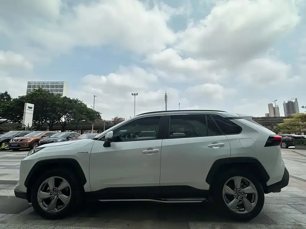 Toyota RAV4 — фото 8