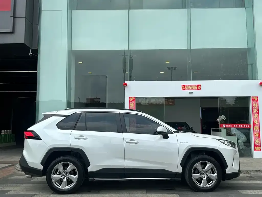 Toyota RAV4 — фото 3