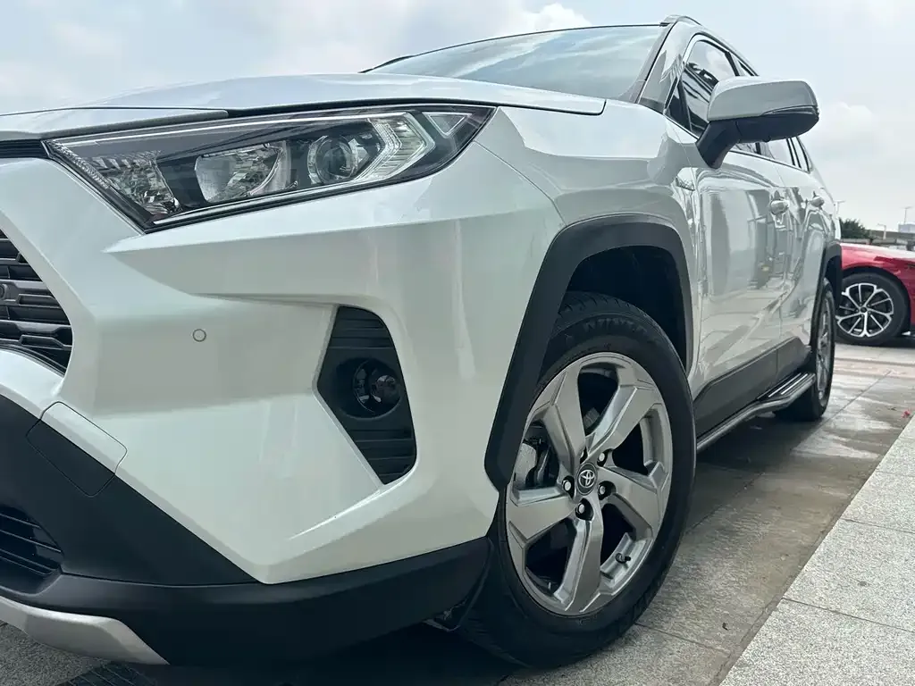 Toyota RAV4 — фото 2