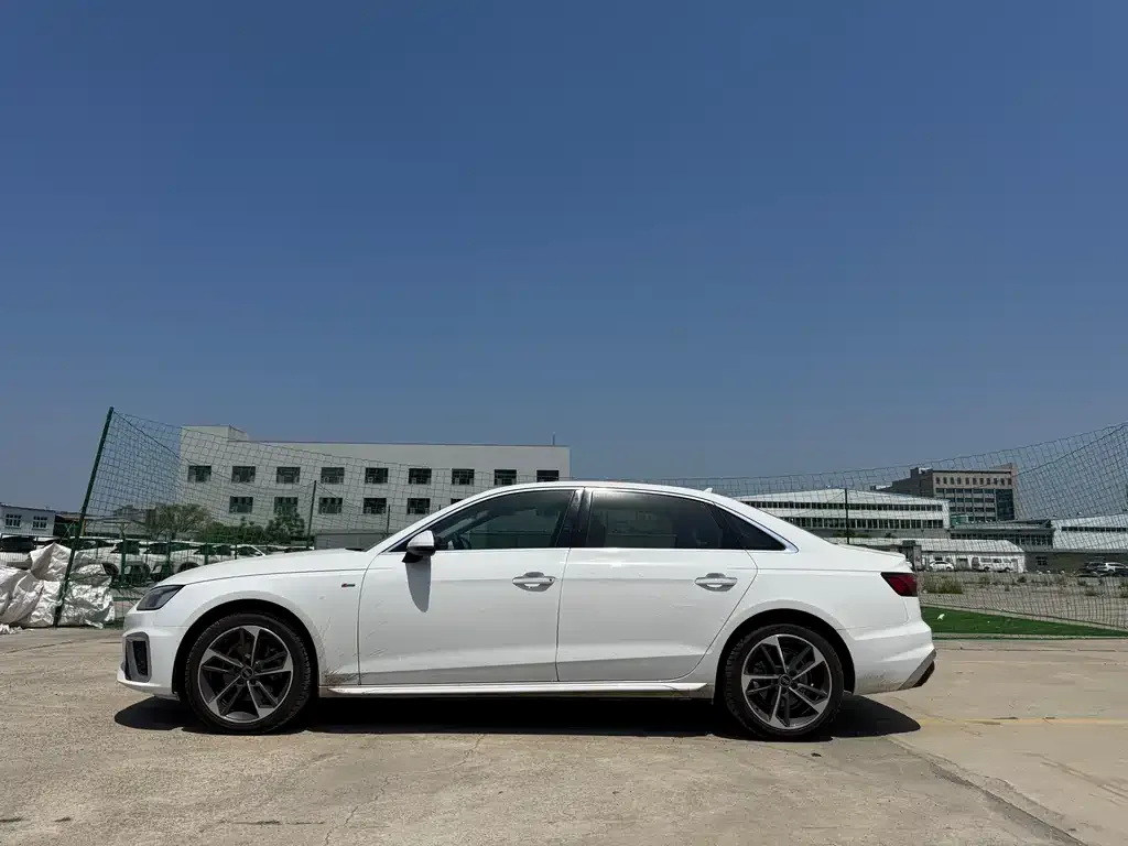 Audi A4L 2024 из CN, фото 3