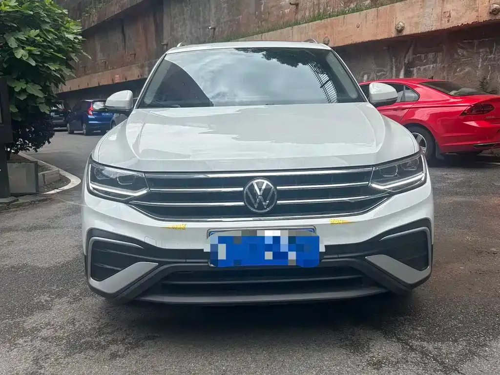 Volkswagen Tiguan L — фото 10