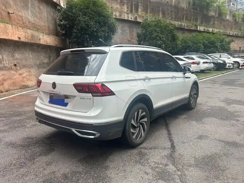 Volkswagen Tiguan L — фото 6